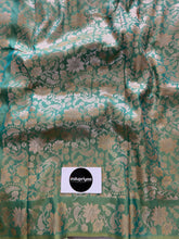 Indupriyaa Perrot Green  Handloom Soft Silk Saree With Rich Pallu